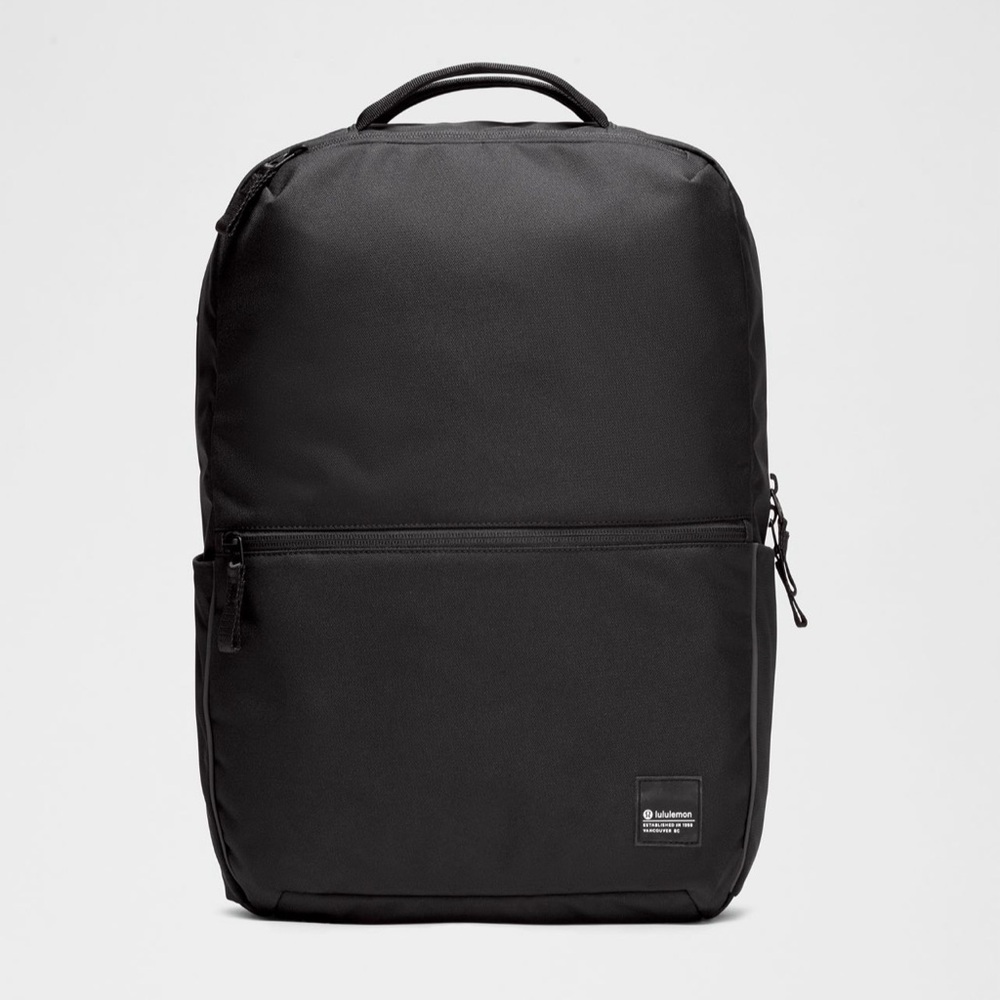 NWT Double-Zip Backpack 22L padded pocket